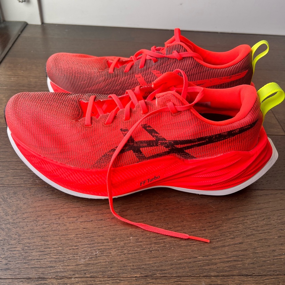 ASICS SuperBlasts - Men’s Size 8.5 / Women’s Size 10